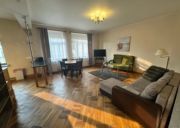 Quiet City Centre Three Rooms Apartmet No. 35